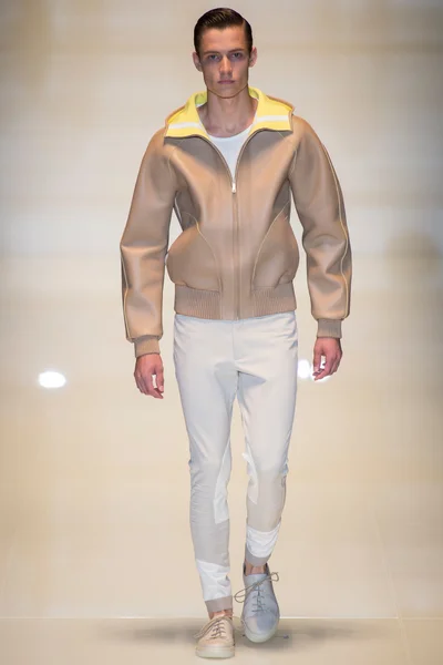 Look 13